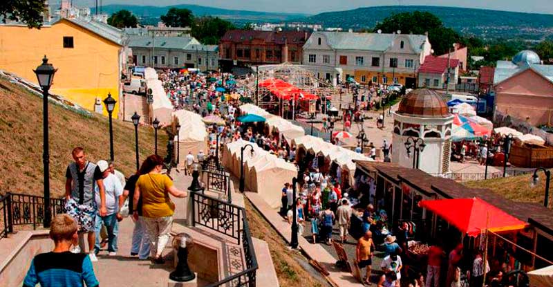 Святкова ярмарка до Дня міста. На яскраву храмову фієсту –  Чернівці запрошують щороку у першу суботу жовтня!