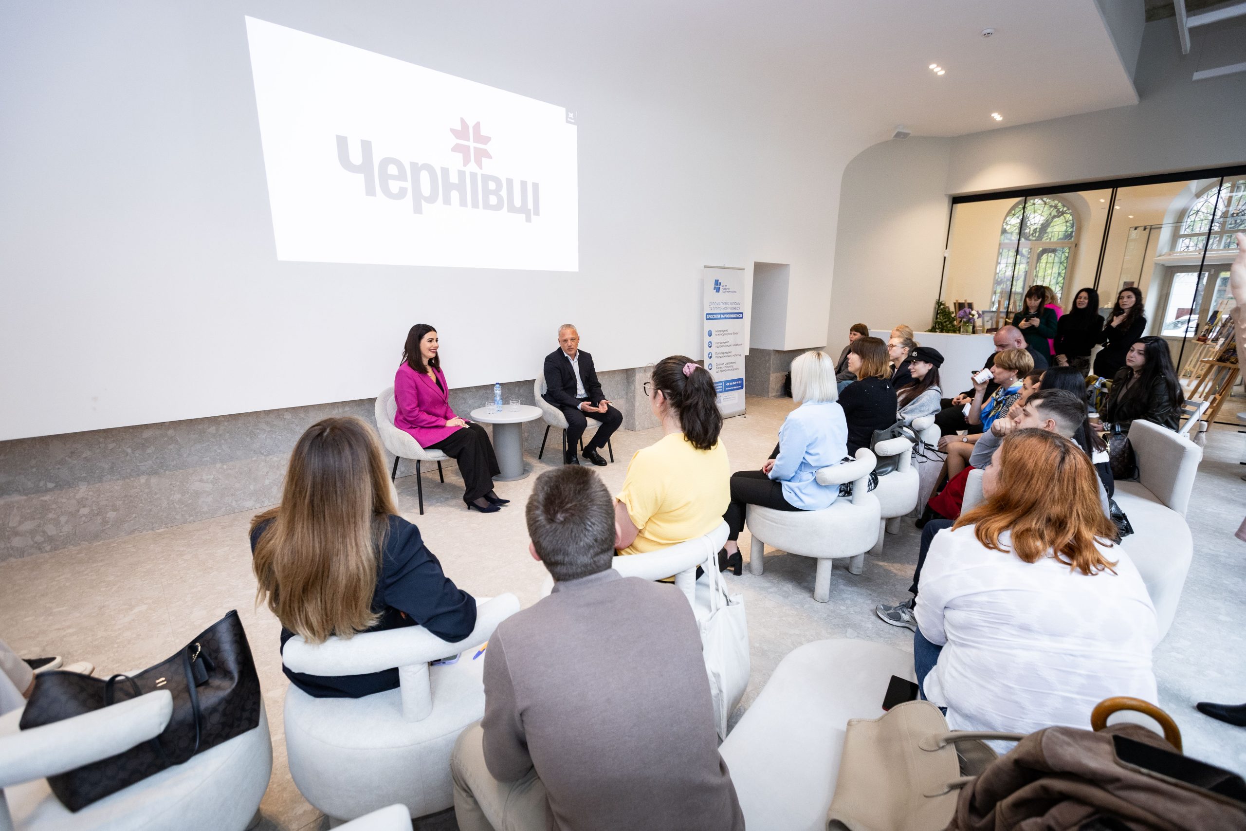 У Центрі розвитку підприємництва відбулася зустріч підприємців-початківців із міським головою Чернівців