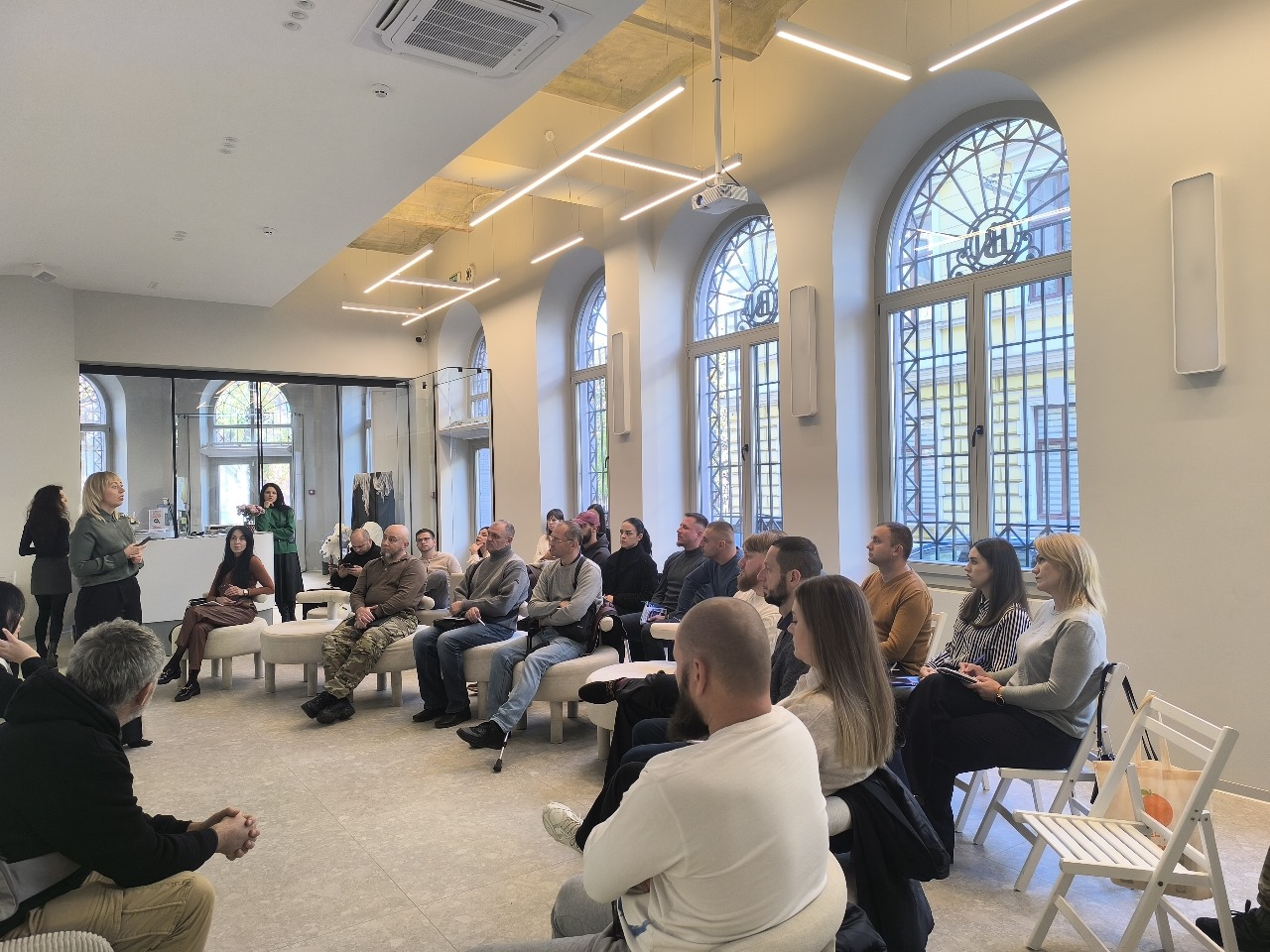 У Чернівцях ветеранам та членам їх сімей розповіли про гранти на власну справу