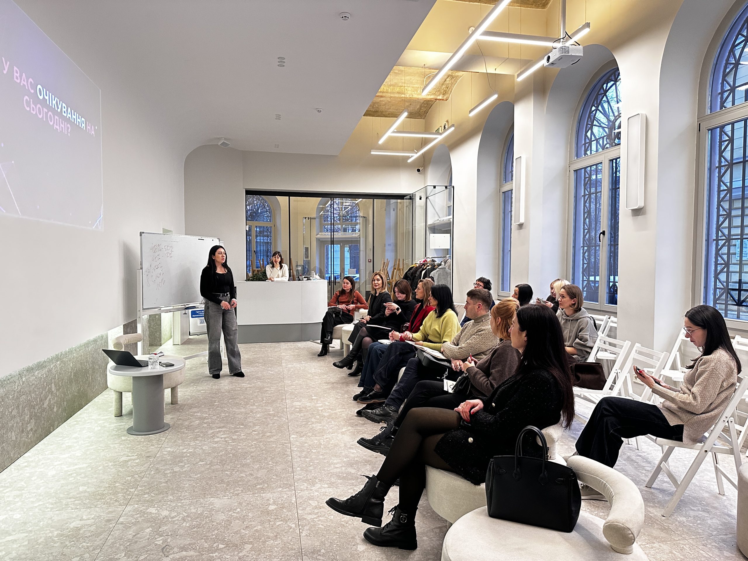 Практичний воркшоп про команду та лідерство об’єднав підприємців у Чернівцях
